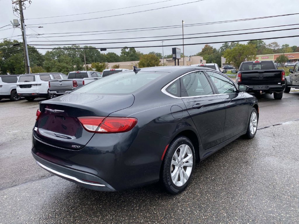 Used 2017 Chrysler 200 Limited Platinum w/ Comfort & Convenience Group FWD image 3