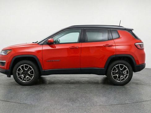 Used 2025 Jeep Compass Trailhawk AWD/4WD image 5