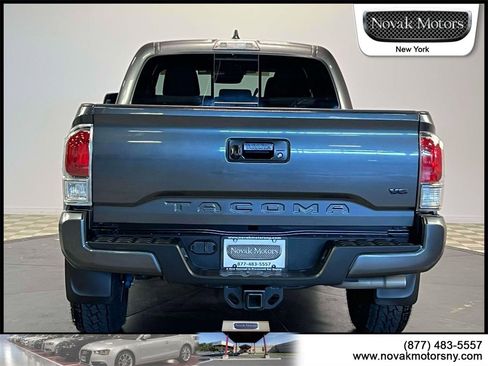 Used 2022 Toyota Tacoma TRD Sport image 7