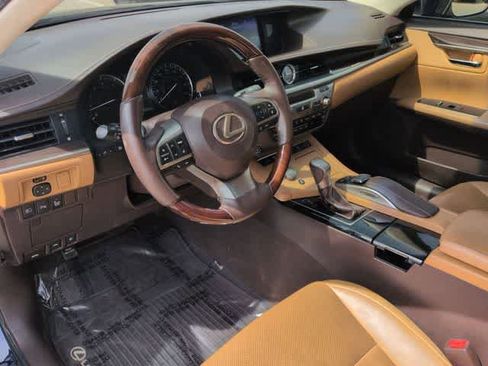 Used 2017 Lexus ES 350 w/ Navigation System Package image 10