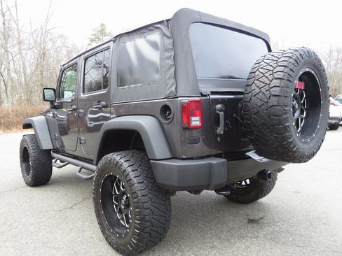 Used 2018 Jeep Wrangler Unlimited Sport image 7