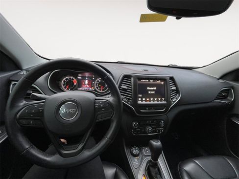 Used 2019 Jeep Cherokee Trailhawk w/ Cold Weather Group image 10