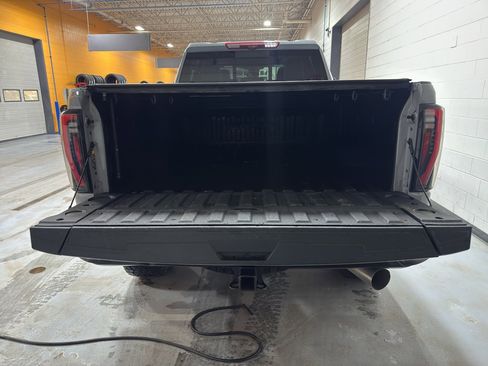 Used 2024 GMC Sierra 2500 AT4X image 25