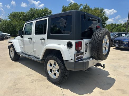 Used 2014 Jeep Wrangler Unlimited Sahara w/ Connectivity Group AWD/4WD image 23