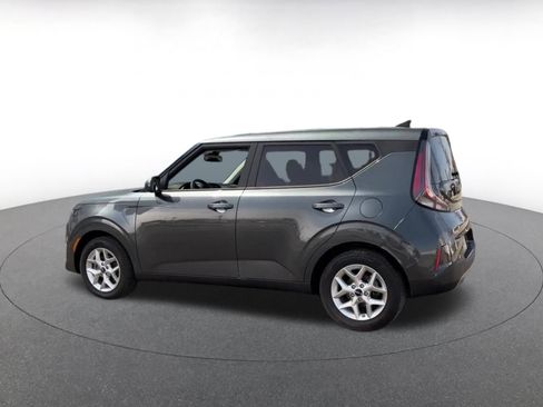 Used 2025 Kia Soul LX w/ LX Technology Package FWD image 10