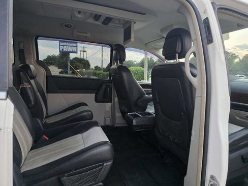 Used 2010 Chrysler Town & Country Touring Plus image 19