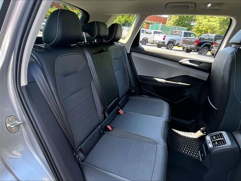 Used 2023 Volkswagen Taos SE w/ Panoramic Sunroof Package AWD/4WD image 15