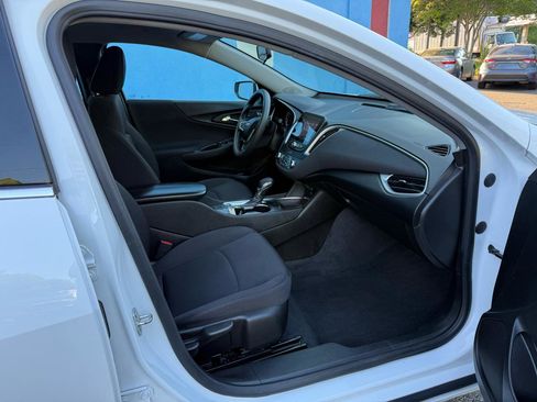 Used 2022 Chevrolet Malibu LT FWD image 18
