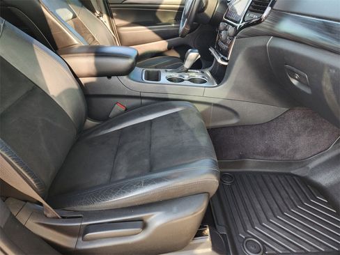 Used 2019 Jeep Grand Cherokee Altitude image 11