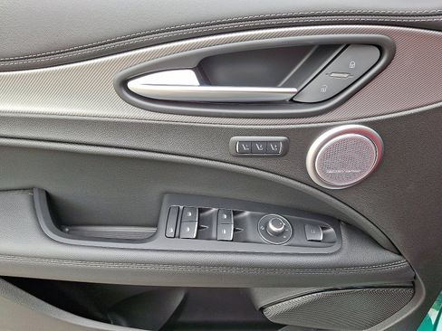 New 2025 Alfa Romeo Stelvio Sprint image 8