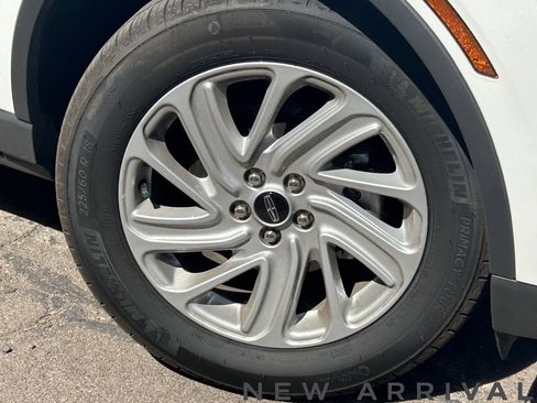 Used 2024 Lincoln Corsair FWD w/ Rear Removable Package Tray image 8