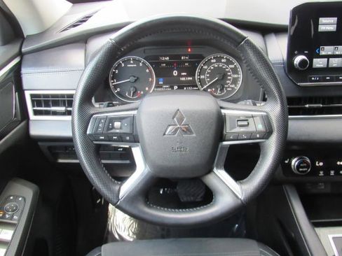 Used 2023 Mitsubishi Outlander SE image 34