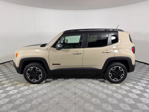 Used 2016 Jeep Renegade Trailhawk w/ Premium Trailhawk Package AWD/4WD image 8