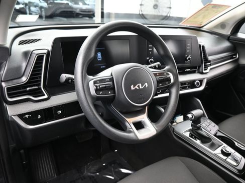 Used 2023 Kia Sportage LX AWD/4WD image 11