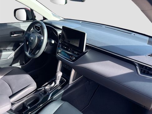 Used 2024 Toyota Corolla Cross XLE image 31