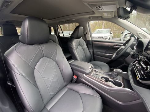 Certified 2025 Toyota Highlander Platinum AWD/4WD image 25