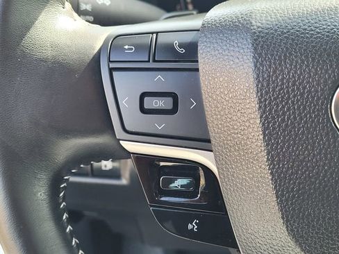 Used 2025 Toyota Camry SE image 14