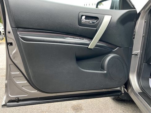 Used 2011 Nissan Rogue SV w/ SL Pkg image 18