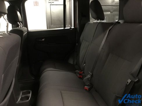 Used 2011 Jeep Liberty Sport image 27
