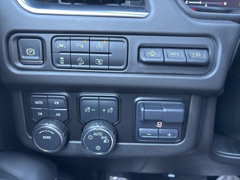 Used 2024 Chevrolet Tahoe Premier AWD/4WD image 19