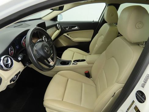 Used 2018 Mercedes-Benz GLA 250 image 17