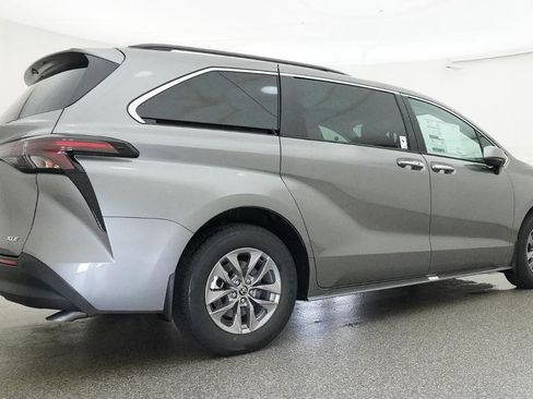 New 2026 Toyota Sienna XLE FWD image 17