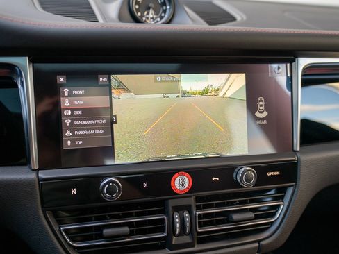 Certified 2025 Porsche Macan AWD/4WD image 17