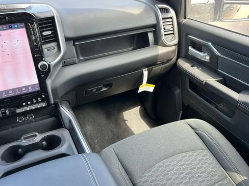 Used 2025 RAM 2500 Big Horn AWD/4WD image 32