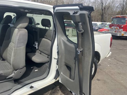 Used 2019 Nissan Frontier S RWD image 19