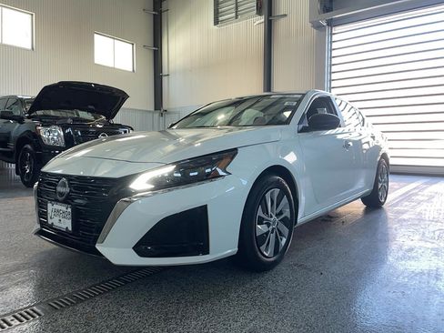 Certified 2025 Nissan Altima 2.5 S image 2