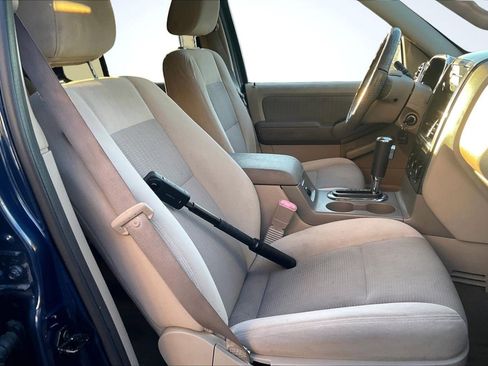 Used 2006 Ford Explorer XLT image 7