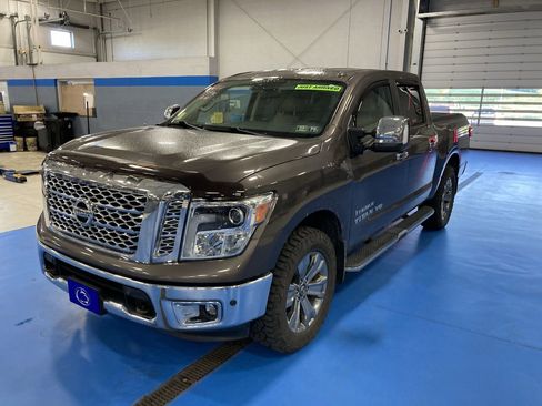 Used 2018 Nissan Titan SL w/ Texas Titan Edition AWD/4WD image 3