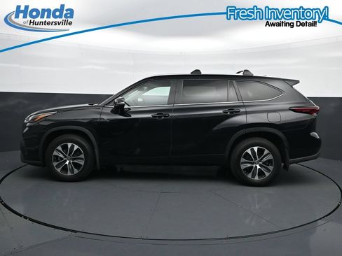 Used 2024 Toyota Highlander XLE AWD/4WD image 6