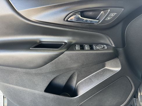 Certified 2018 Chevrolet Equinox LT FWD image 9