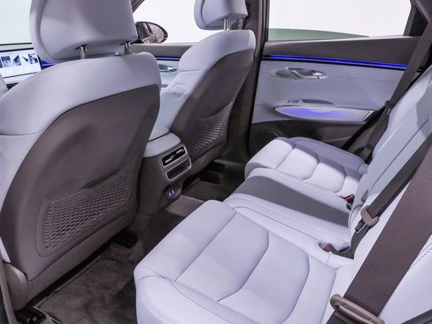 Certified 2026 Genesis GV70 2.5T Advanced image 11