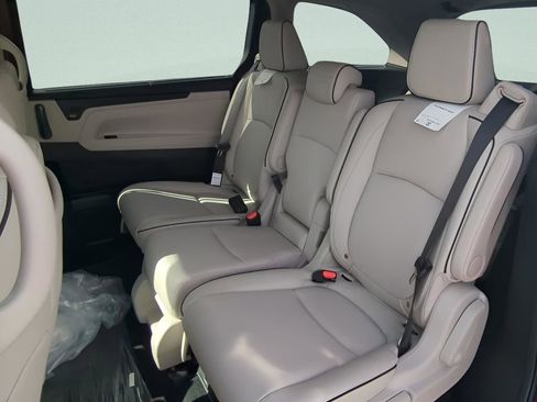New 2026 Honda Odyssey Touring image 9