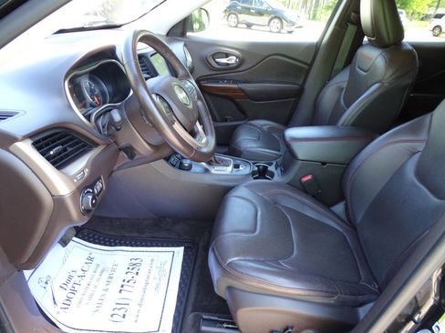 Used 2015 Jeep Cherokee Trailhawk w/ Leather Interior Group AWD/4WD image 11