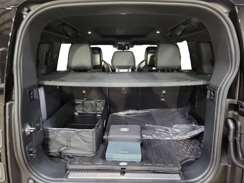 New 2026 Land Rover Defender 110 OCTA image 28