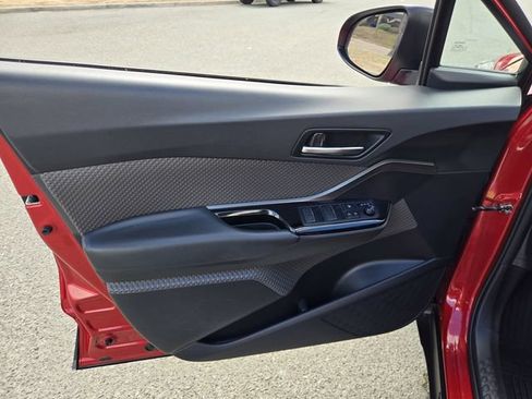 Used 2022 Toyota C-HR Limited FWD image 16