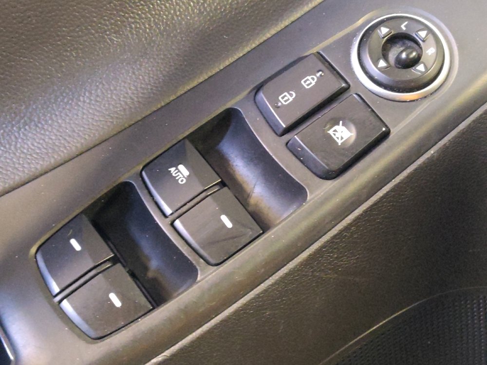 Used 2015 Hyundai Elantra Limited w/ Option Group 05 FWD image 27