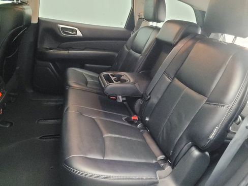 Used 2018 Nissan Pathfinder SL image 18