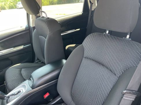 Used 2019 Dodge Journey SE FWD image 6