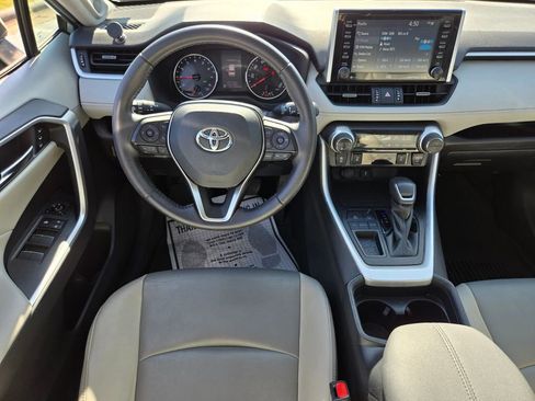 Used 2021 Toyota RAV4 XLE Premium FWD image 10