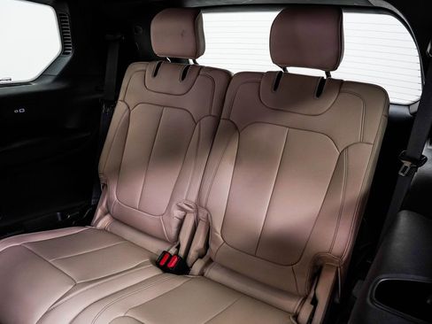 Used 2023 Jeep Grand Cherokee L Limited AWD/4WD image 18