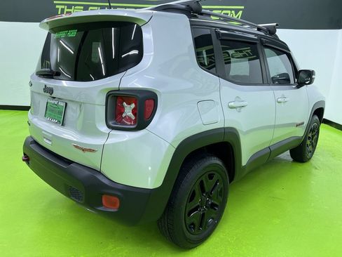 Used 2018 Jeep Renegade Trailhawk AWD/4WD image 10