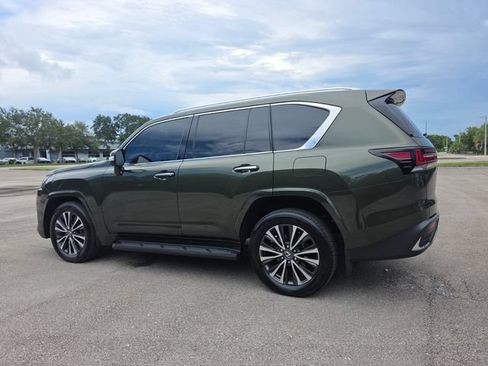 Used 2024 Lexus LX 600 4WD w/ Premium Package image 5