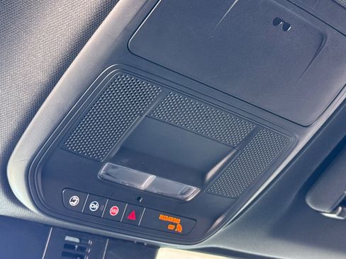 Used 2025 Chevrolet Traverse Z71 image 24