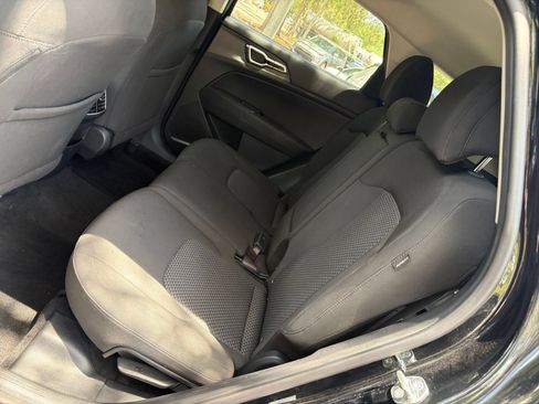Used 2025 Kia Sportage LX FWD image 23