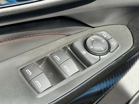 Used 2025 Chevrolet Trax RS FWD image 8