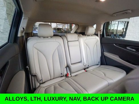 Used 2023 Lincoln Nautilus FWD w/ Premium Package image 32